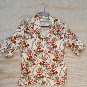 Floral Print Blouse - Red and Green, M
Viscose- fluid fit with stretch